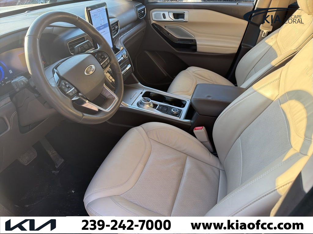 Used 2022 Ford Explorer Platinum w/ Technology Package image 3
