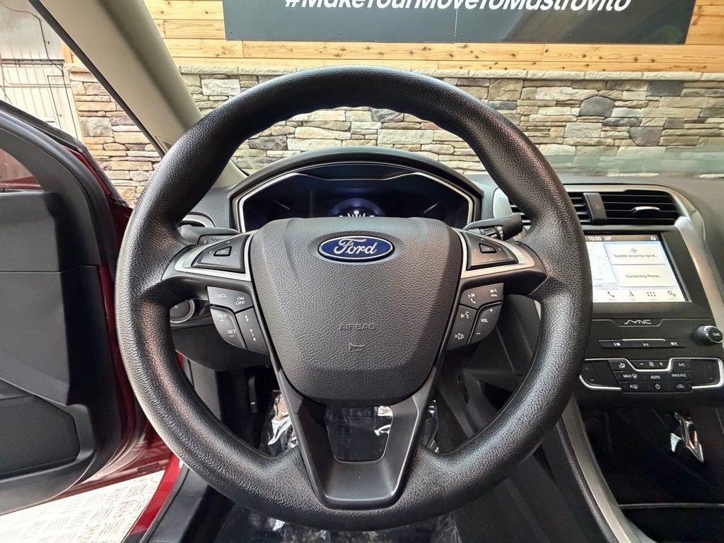 Used 2019 Ford Fusion SE image 14