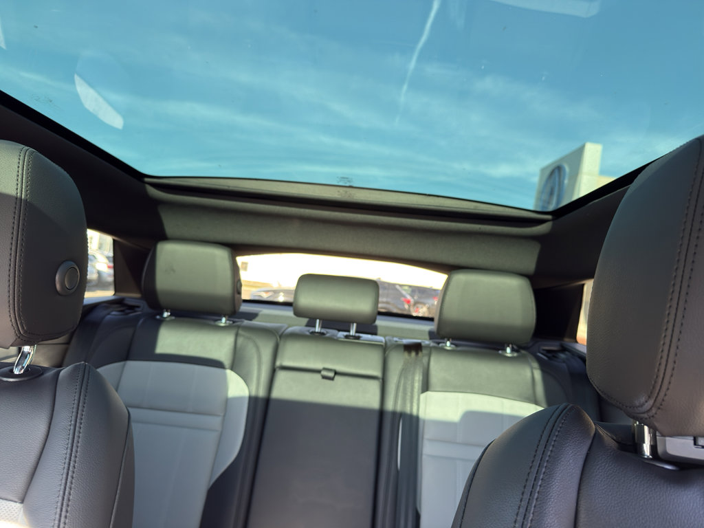 Used 2022 Land Rover Range Rover Evoque R-Dynamic SE image 21