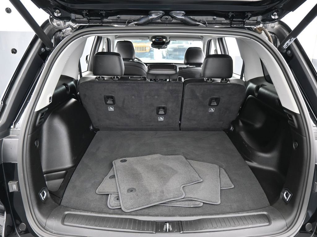 Used 2023 Jeep Grand Cherokee Limited w/ Black Appearance Package image 42