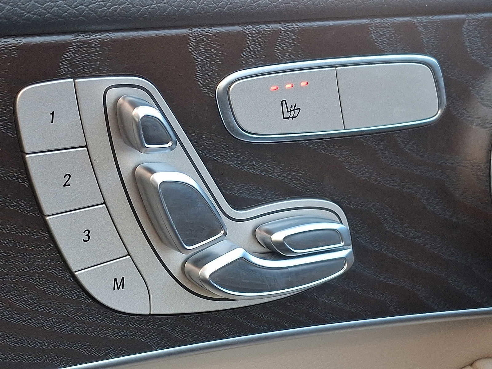 Used 2019 Mercedes-Benz GLC 300 4MATIC image 21