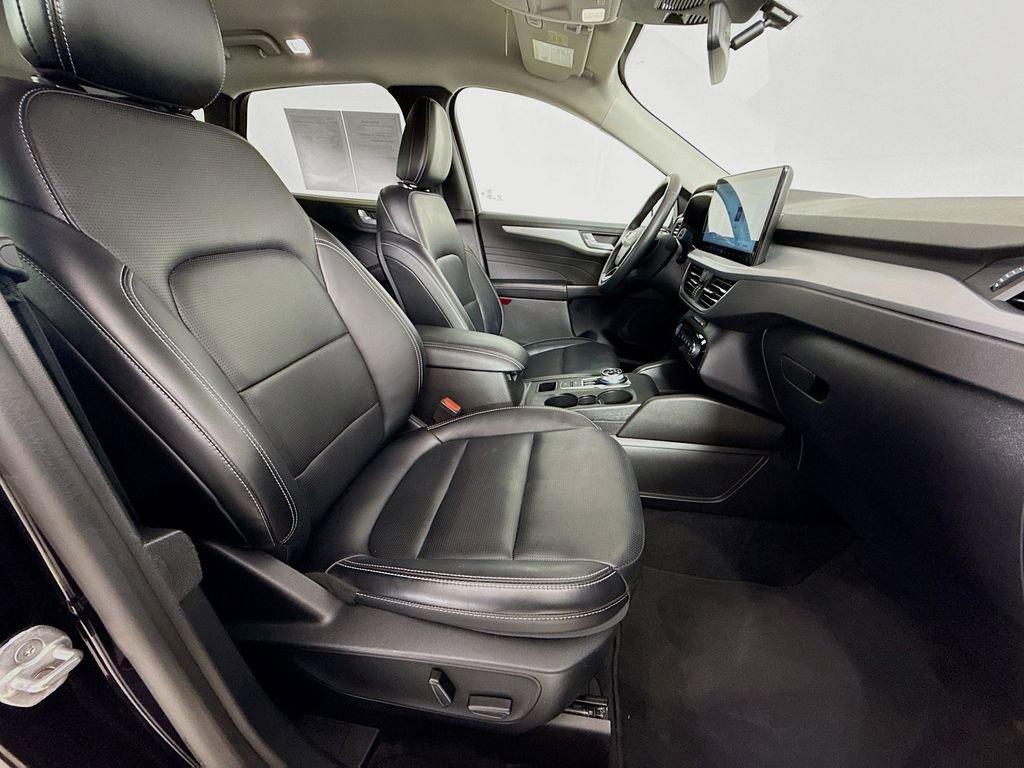 Used 2025 Ford Escape Platinum AWD/4WD image 32