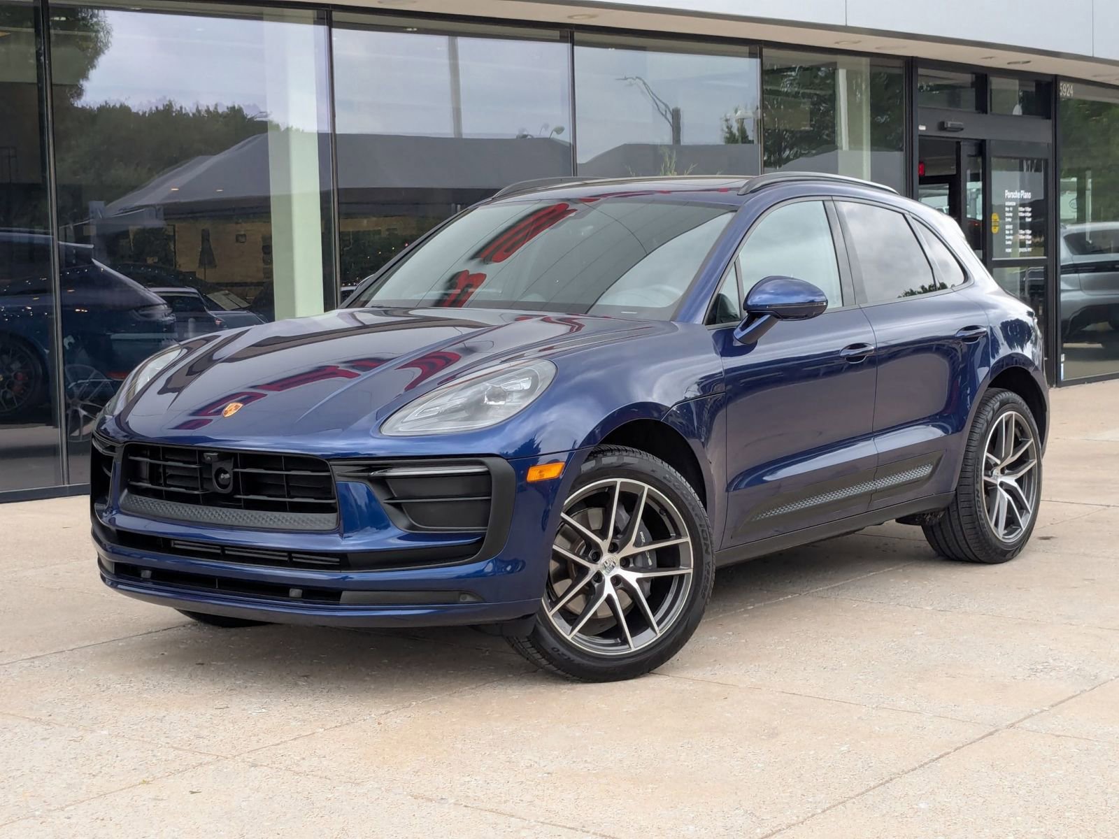 Certified 2026 Porsche Macan AWD/4WD image 1