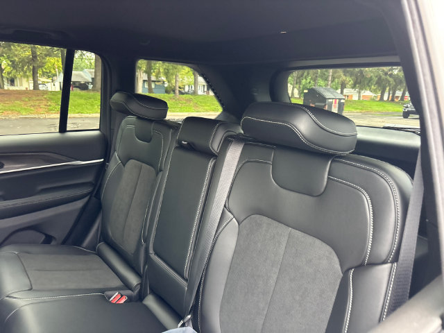 New 2027 Jeep Grand Cherokee 4WD image 3