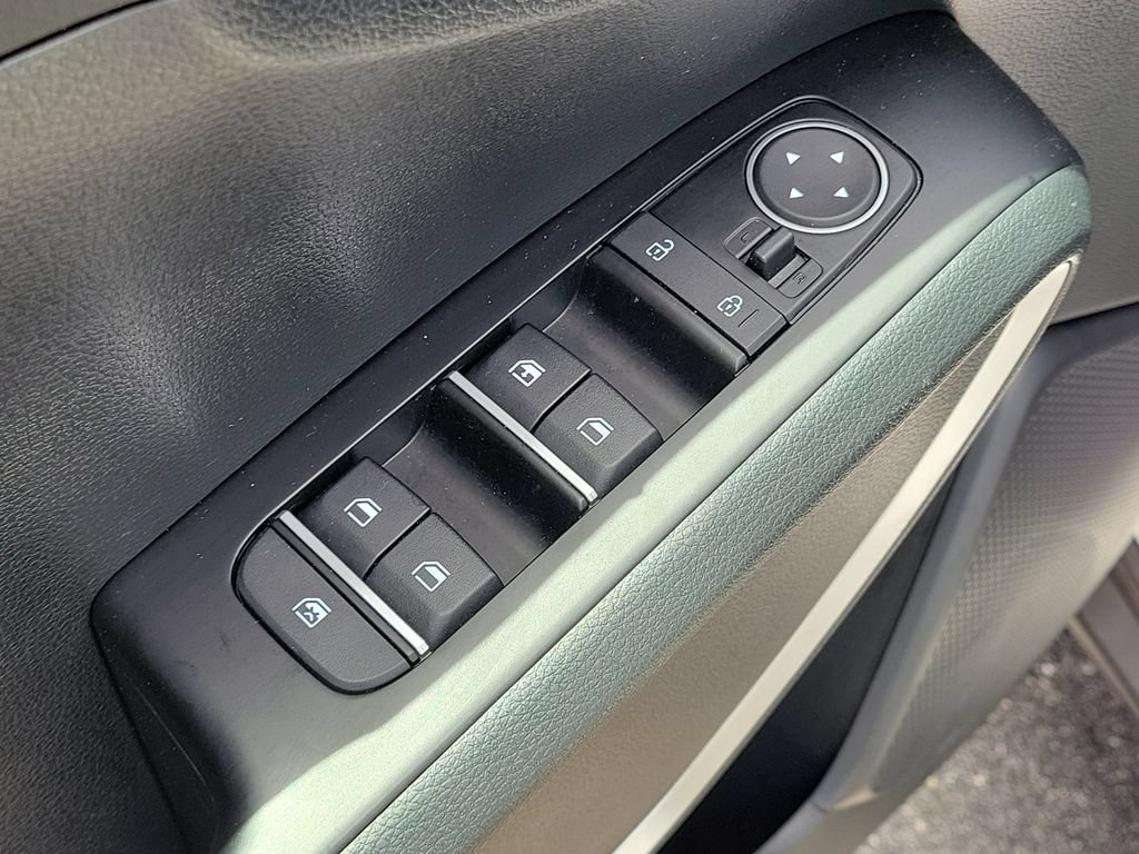 Used 2025 Kia Soul LX w/ LX Technology Package FWD image 17