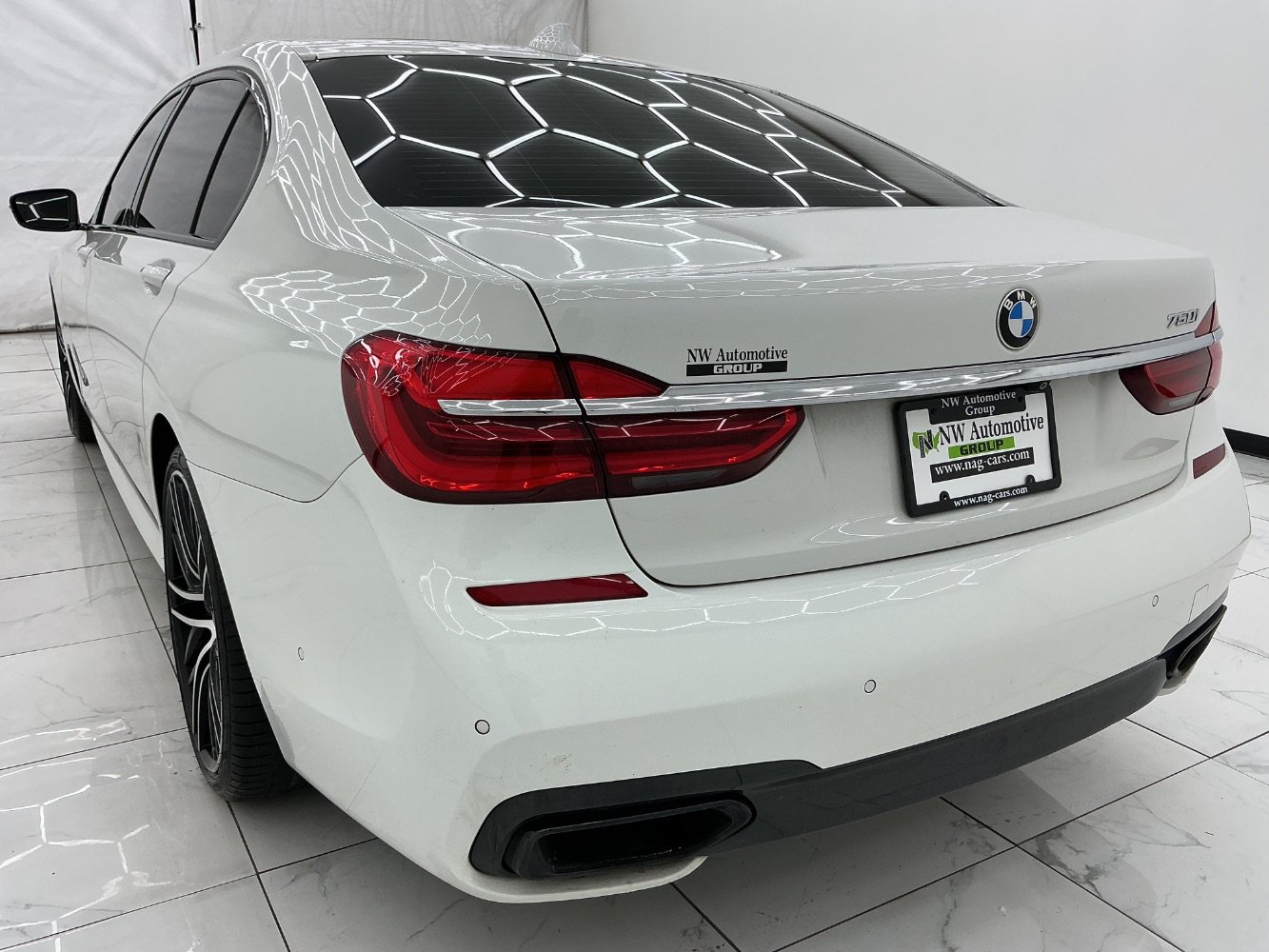Used 2018 BMW 750i RWD image 9