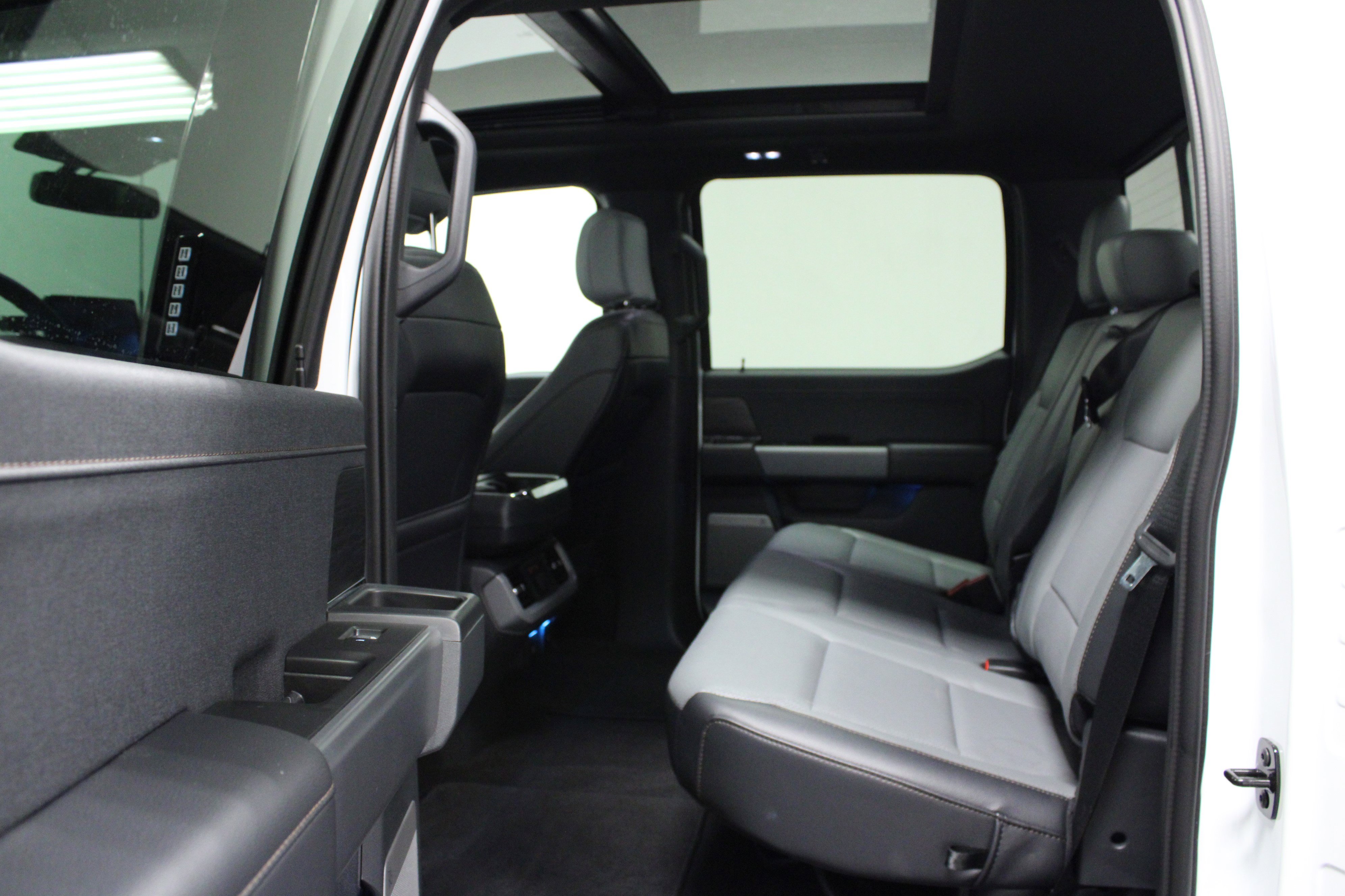 Used 2024 Ford F150 Lightning Lariat image 13