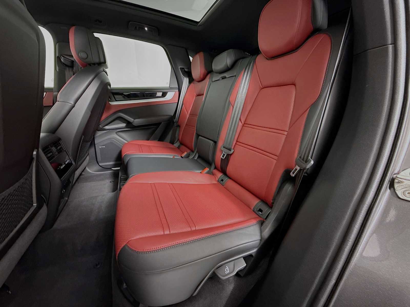 Certified 2025 Porsche Cayenne image 23