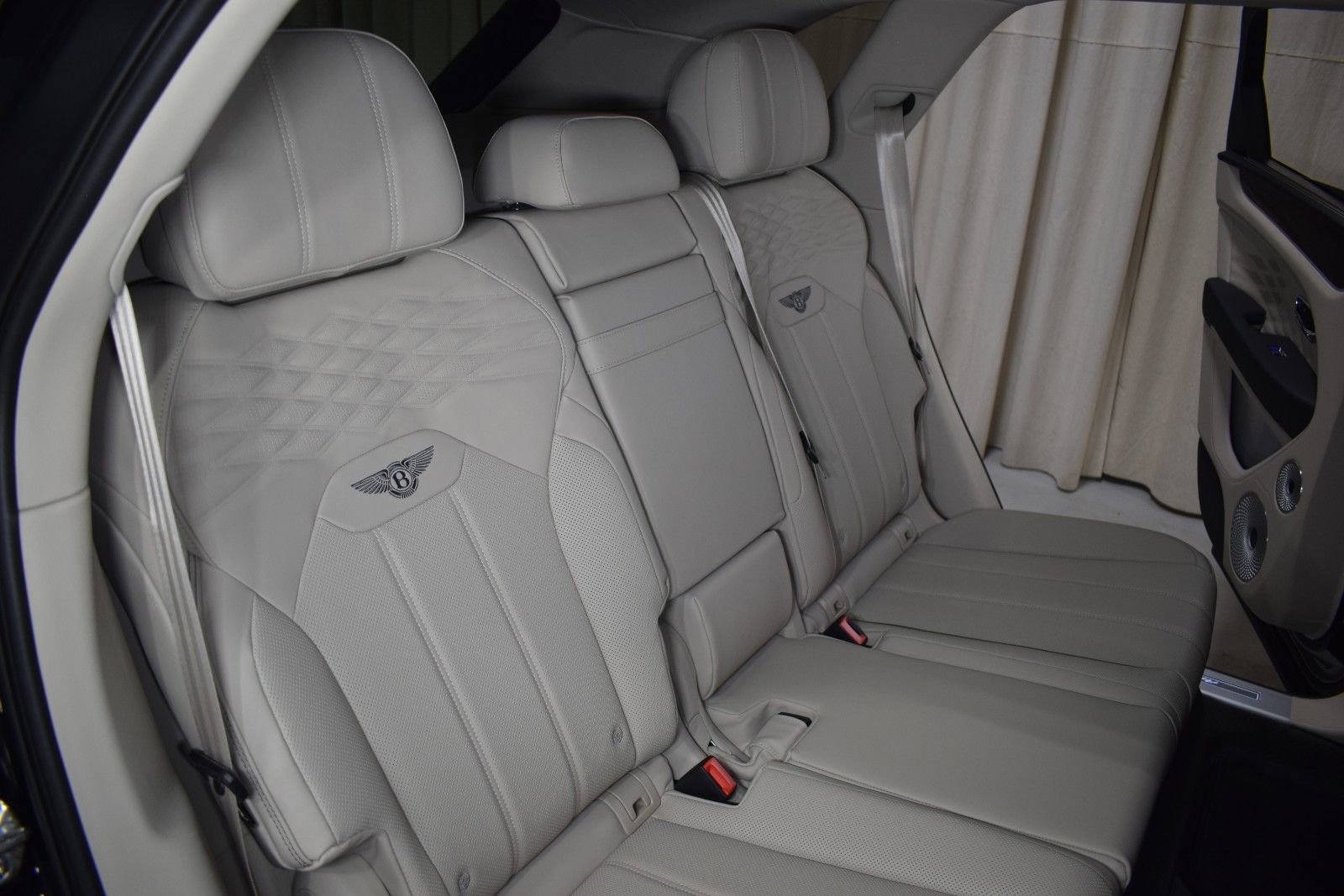 New 2025 Bentley Bentayga AWD/4WD image 19