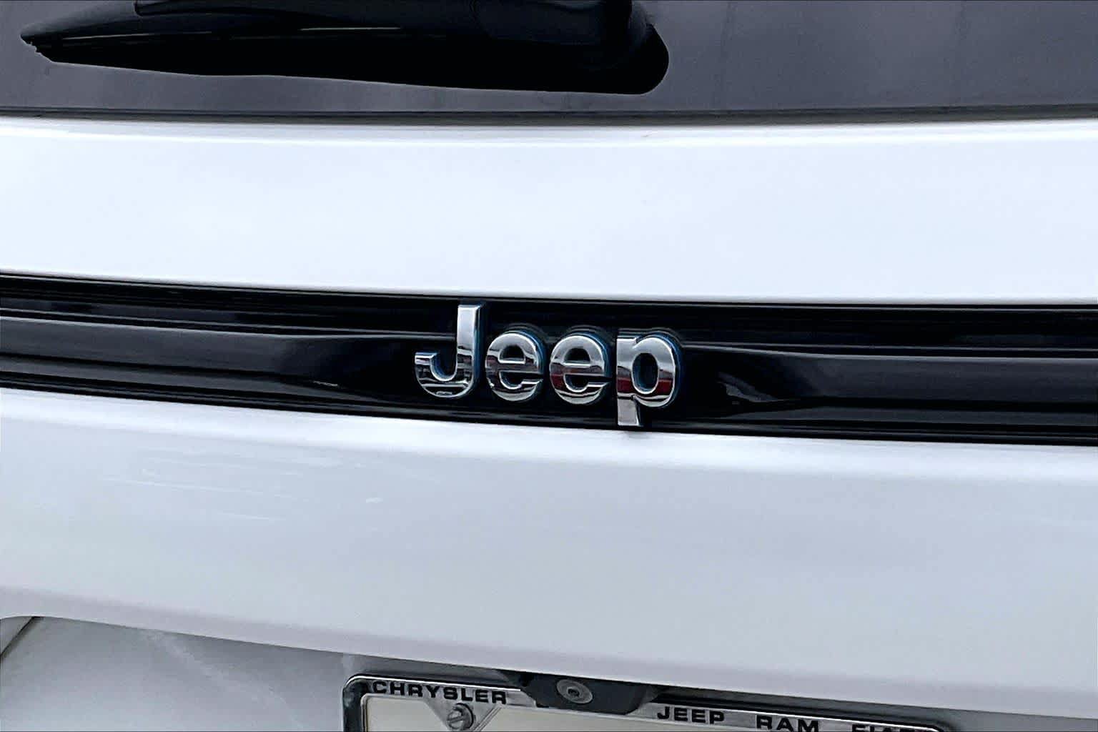 Used 2022 Jeep Grand Cherokee Limited 4xe w/ Luxury Tech Group II AWD/4WD image 28