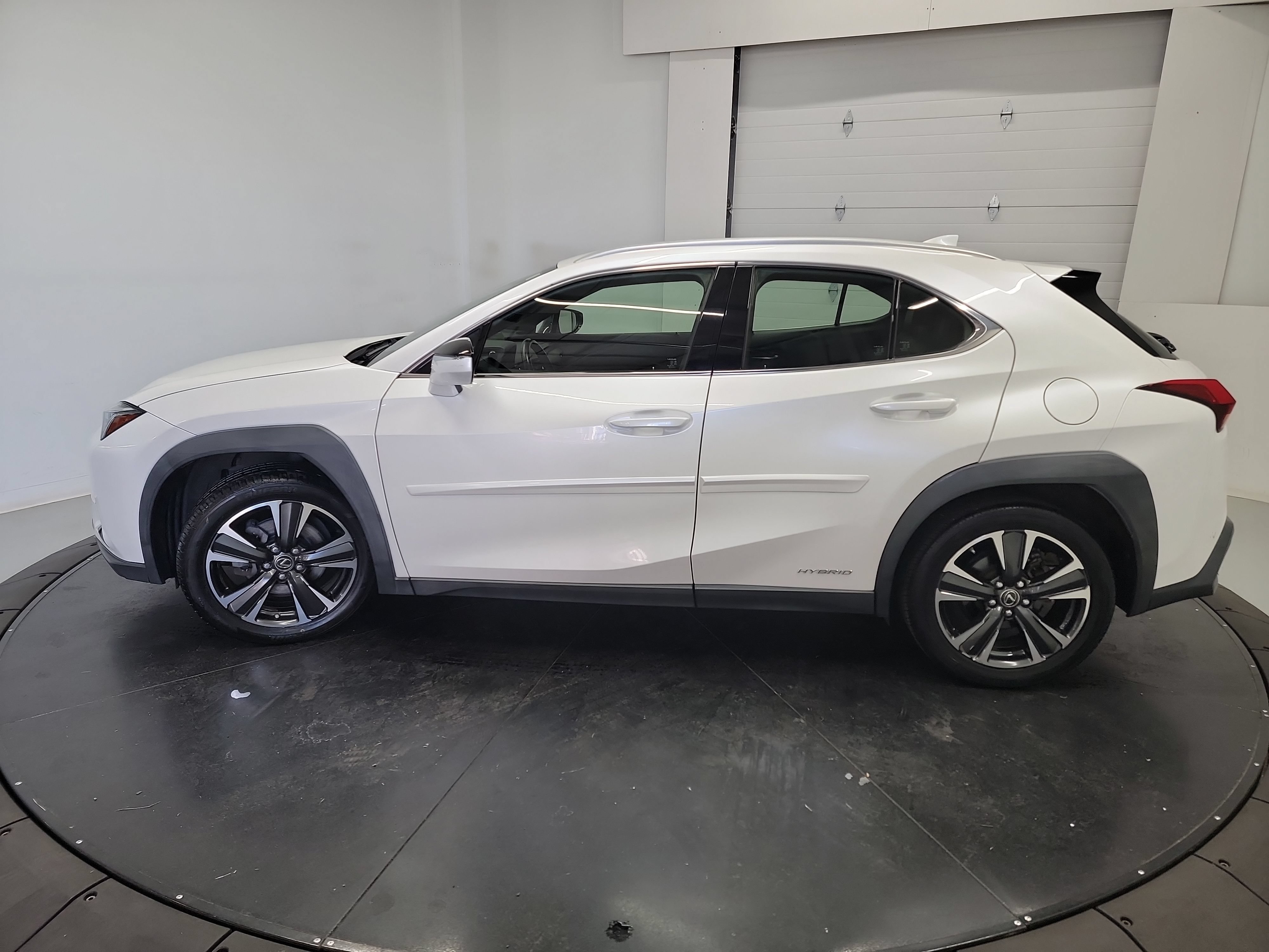 Used 2019 Lexus UX 250h AWD/4WD image 4