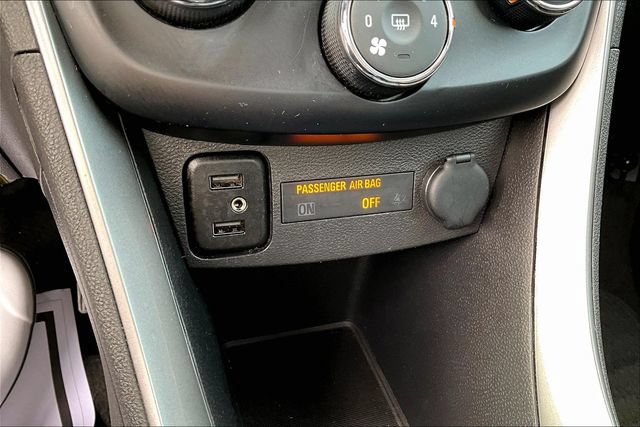Used 2020 Chevrolet Trax LT w/ LT Convenience Package AWD/4WD image 33