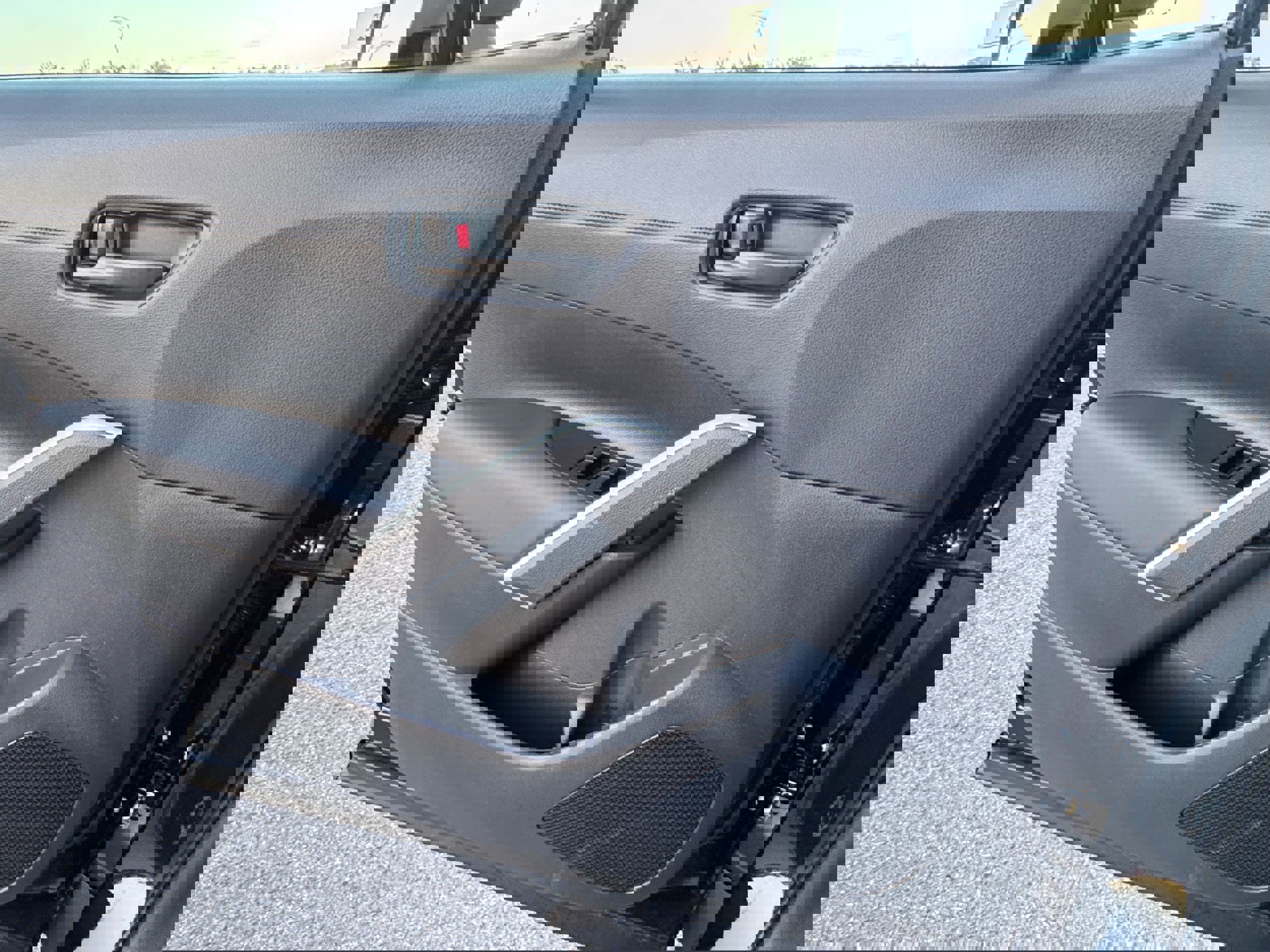 Used 2025 Toyota Corolla Cross AWD Hybrid image 12