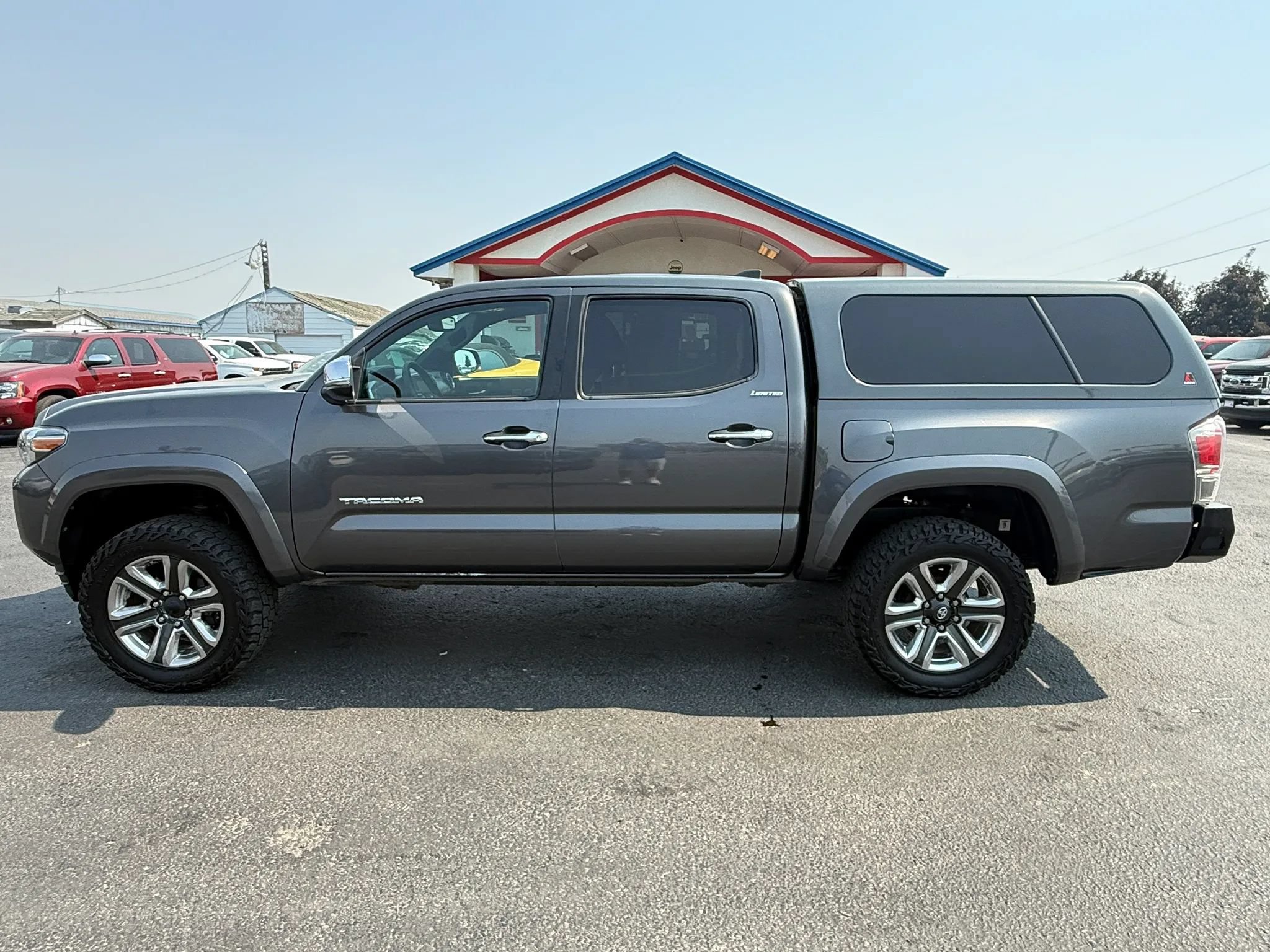 Used 2016 Toyota Tacoma Limited w/ Towing Package AWD/4WD image 2