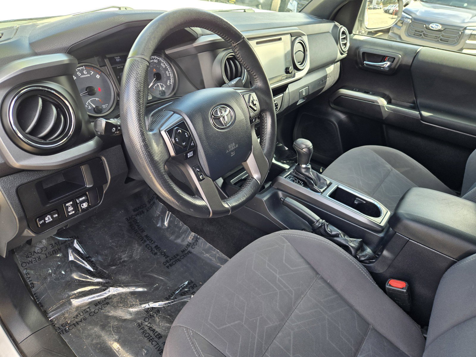 Used 2017 Toyota Tacoma TRD Sport w/ Tow Package RWD image 10