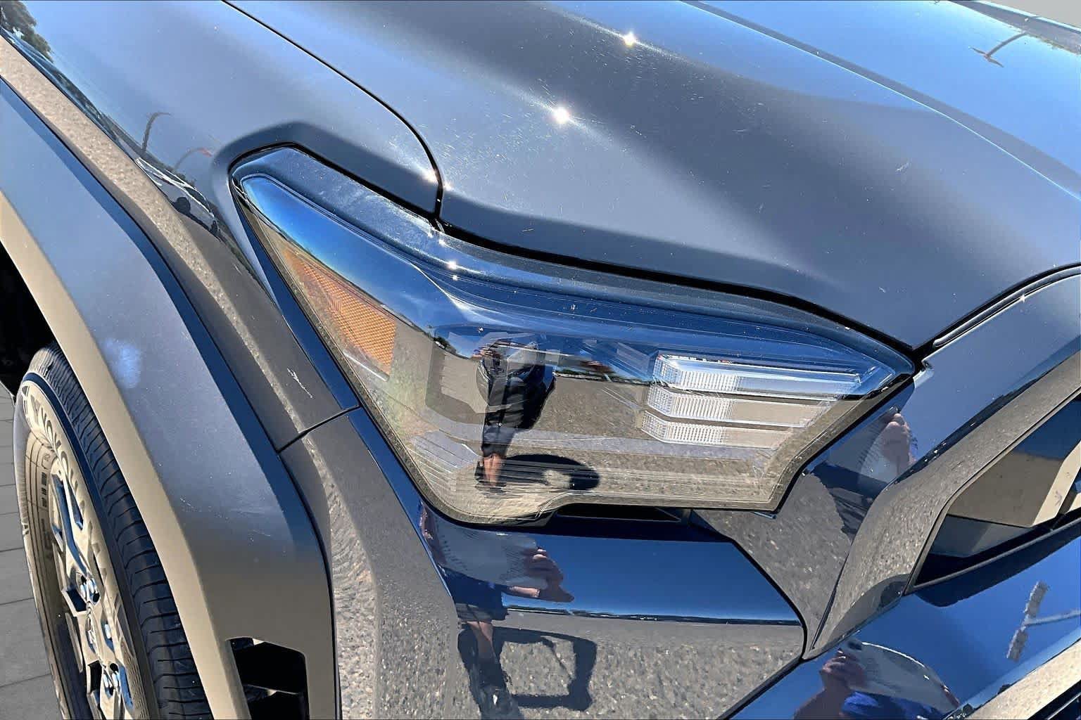 Used 2025 Toyota 4Runner SR5 AWD/4WD image 27