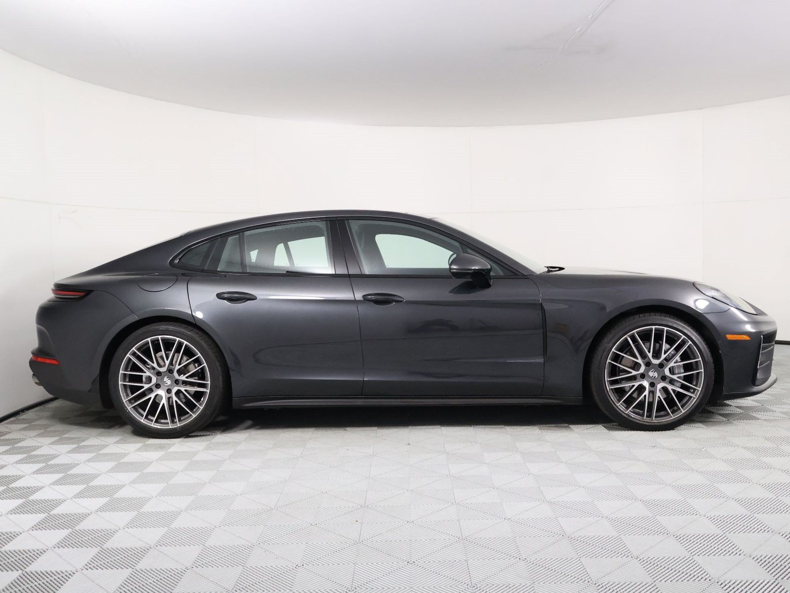 Certified 2024 Porsche Panamera RWD image 8