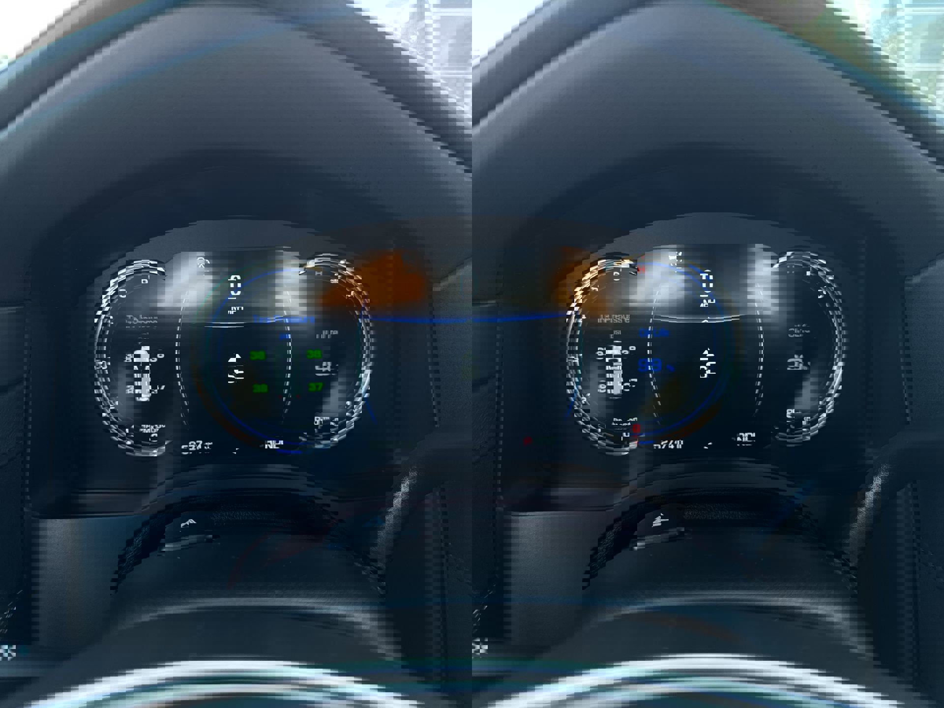 Used 2017 Cadillac Escalade Platinum image 11