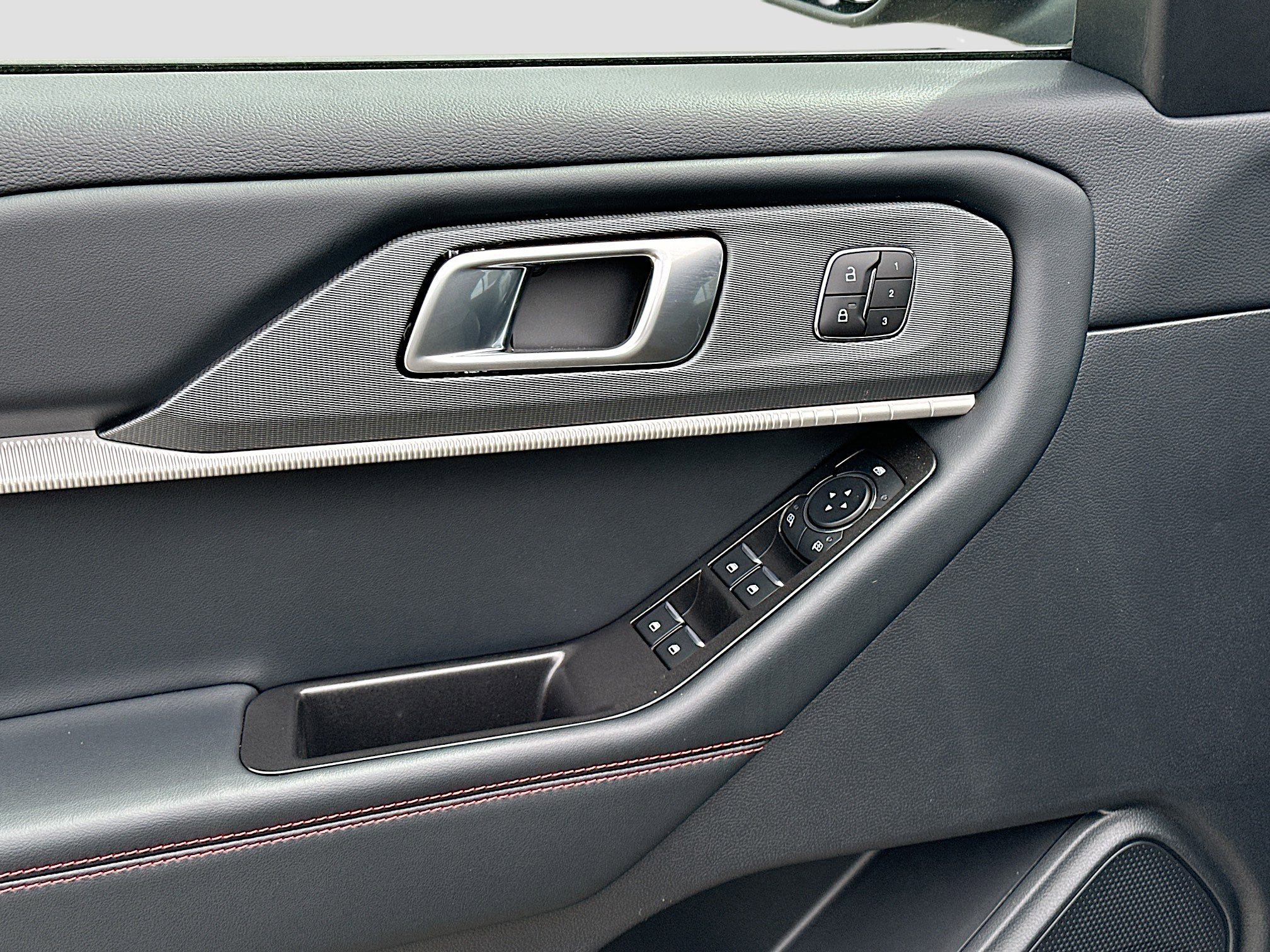 New 2026 Ford Explorer ST-Line w/ ST-Line Street Pack image 13