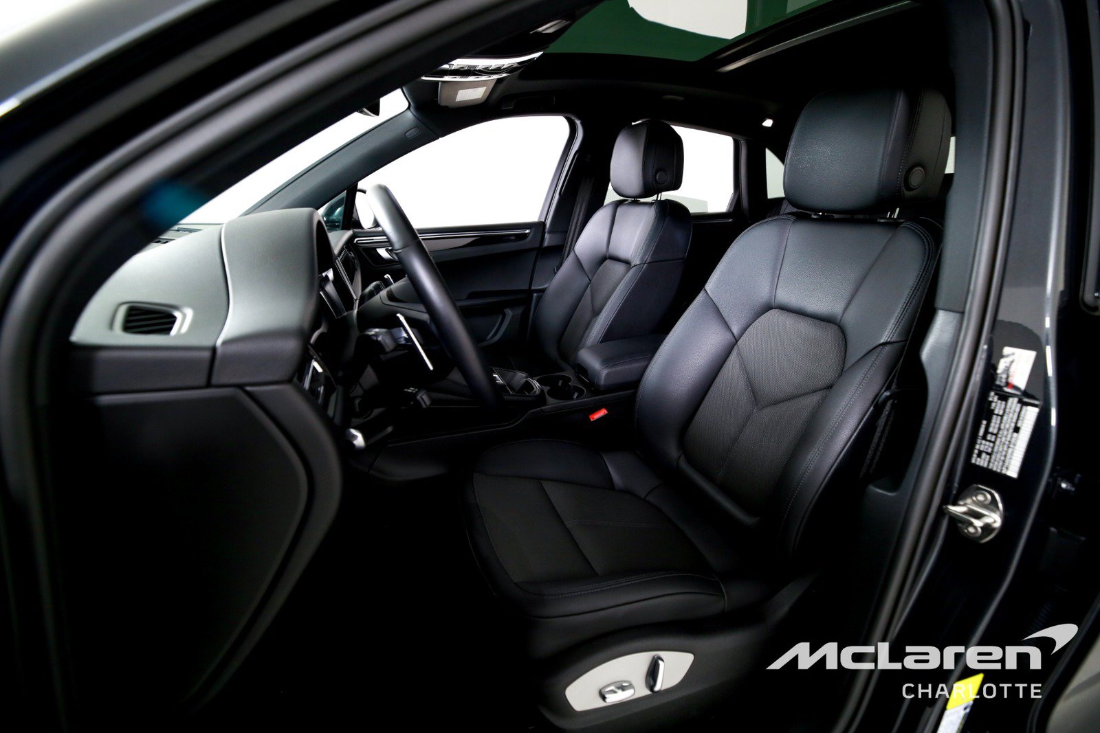 Used 2024 Porsche Macan AWD/4WD image 11