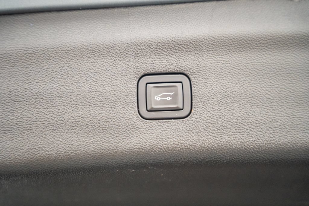Used 2024 Buick Enclave Avenir w/ Avenir Technology Package AWD/4WD image 19