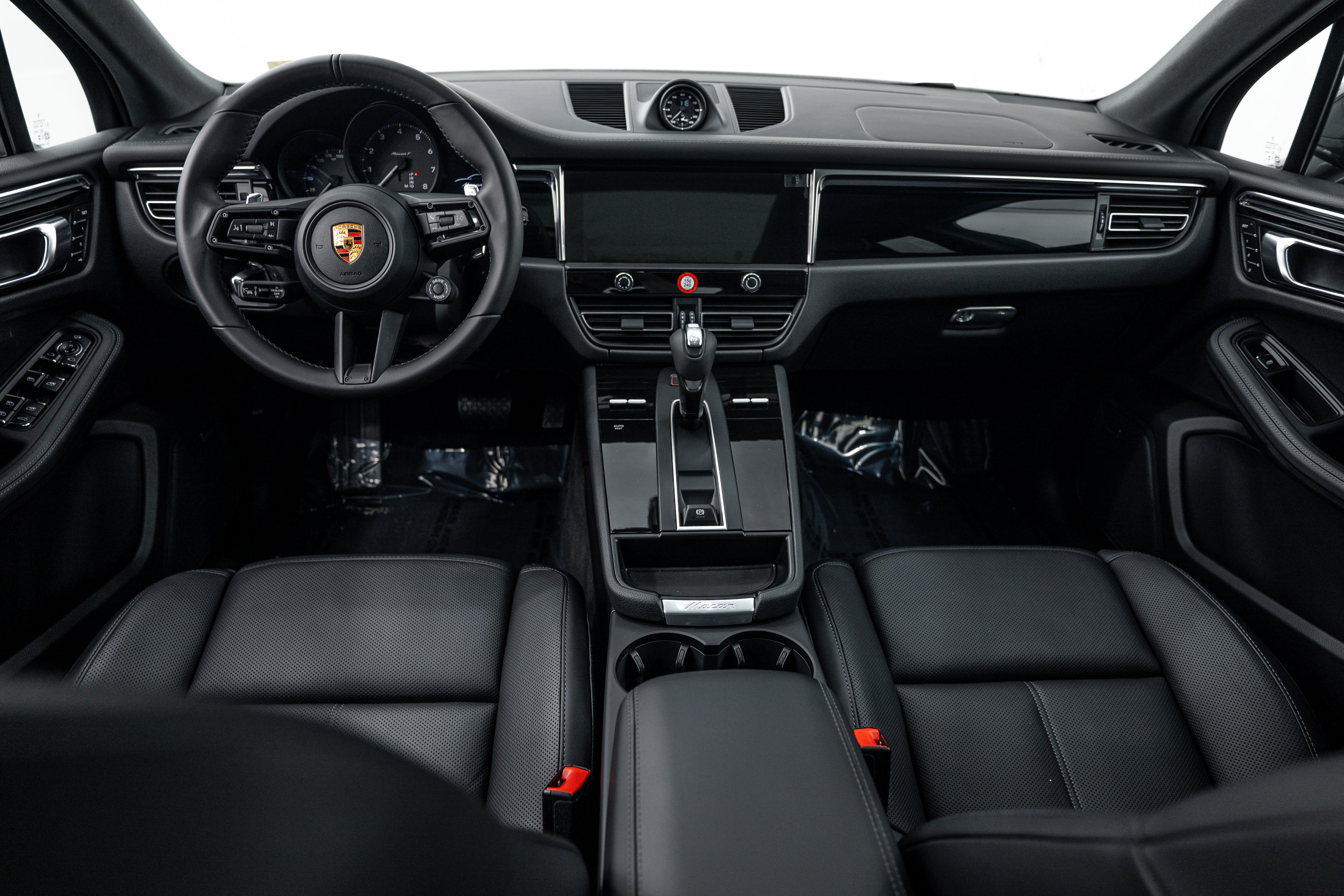 Certified 2026 Porsche Macan Turbo AWD/4WD image 13