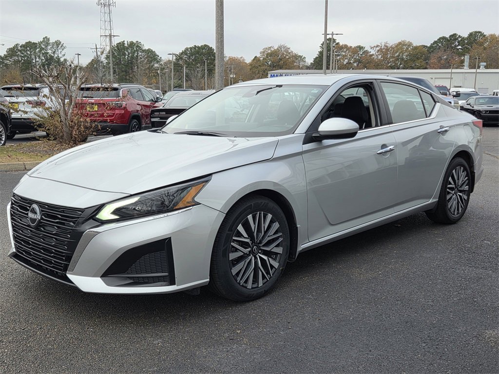 Used 2024 Nissan Altima 2.5 SV w/ SV Premium Package image 7