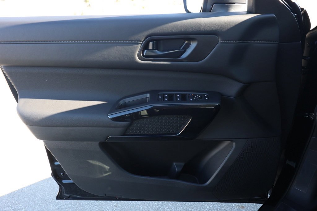 New 2025 Nissan Pathfinder SV w/ Cargo Package image 23