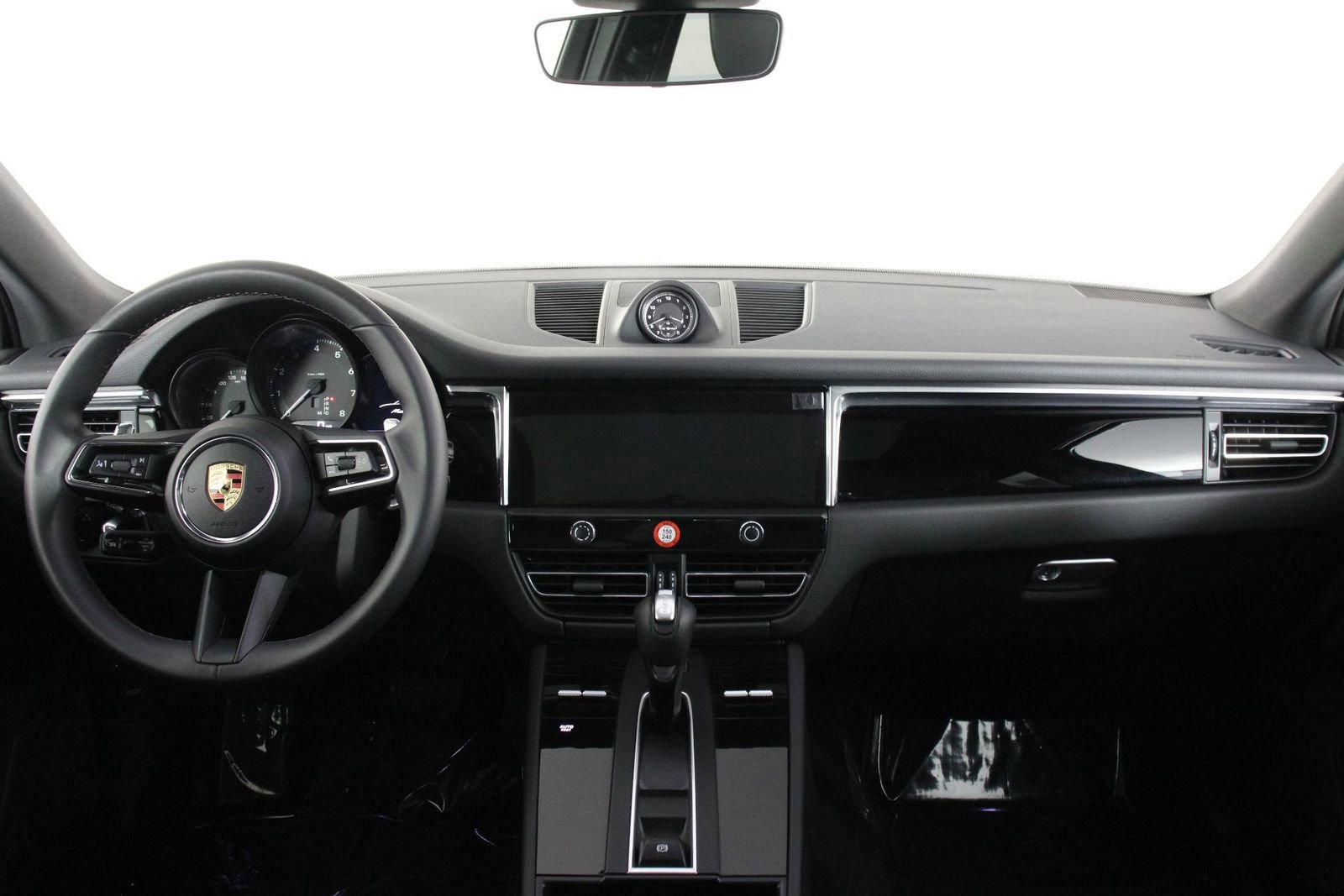 Certified 2025 Porsche Macan image 11