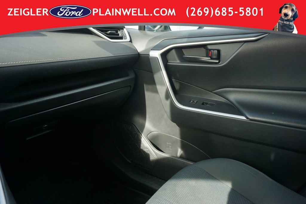 Used 2022 Toyota RAV4 LE AWD/4WD image 29