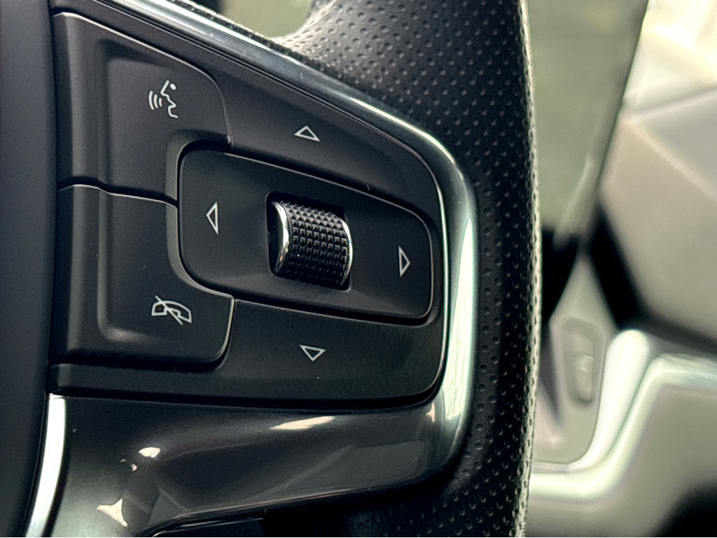 New 2026 Chevrolet Blazer LT w/ LPO, Black Sport Package FWD image 17