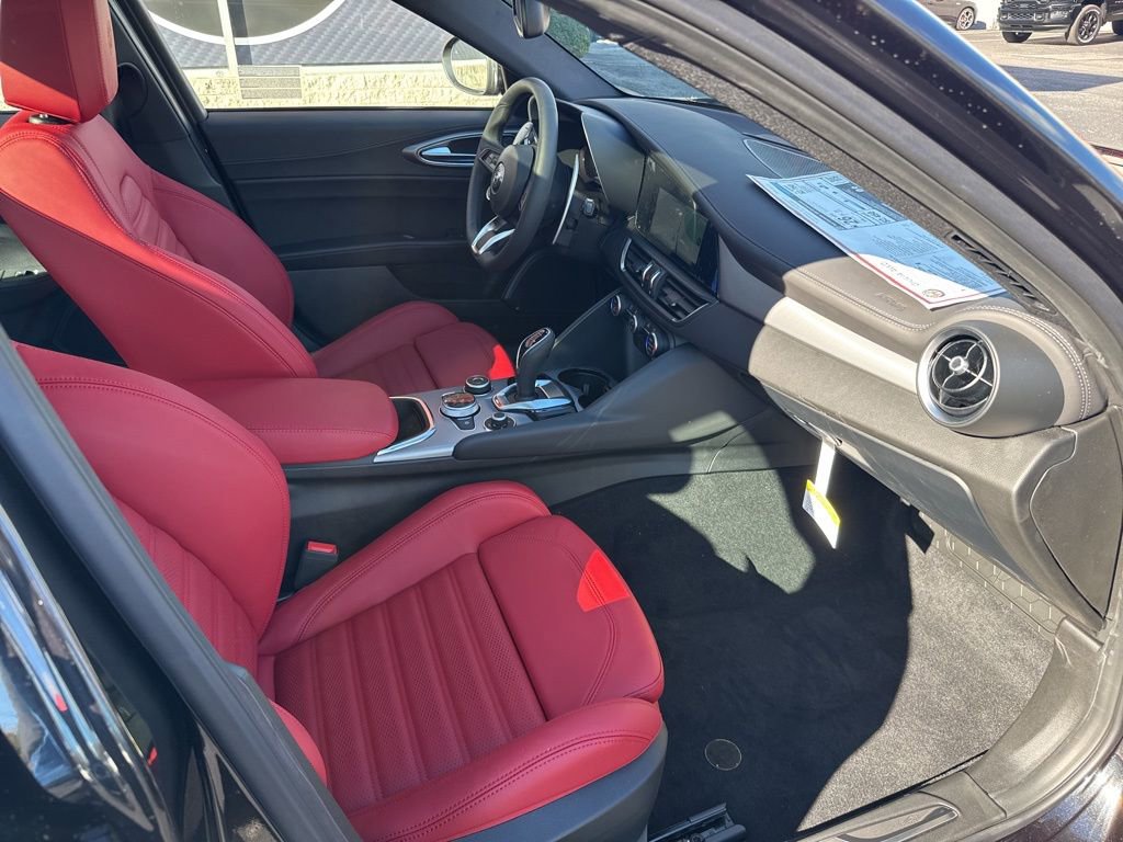 New 2025 Alfa Romeo Giulia AWD image 24
