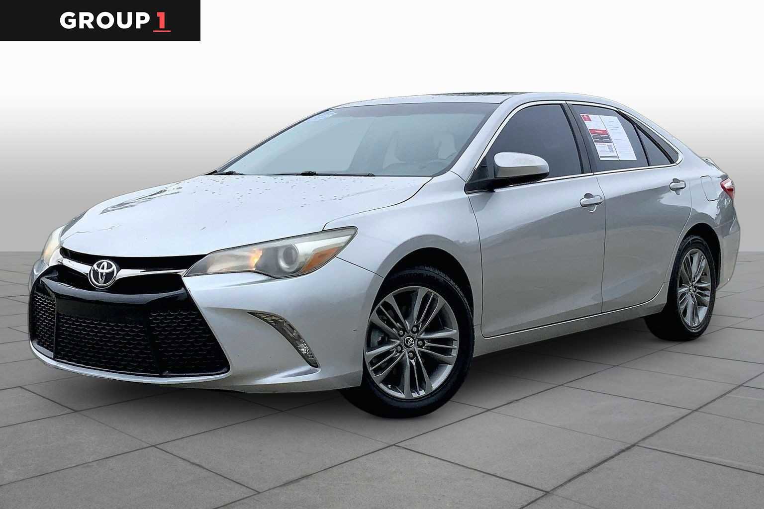 Used 2017 Toyota Camry SE w/ Moonroof Package FWD image 1