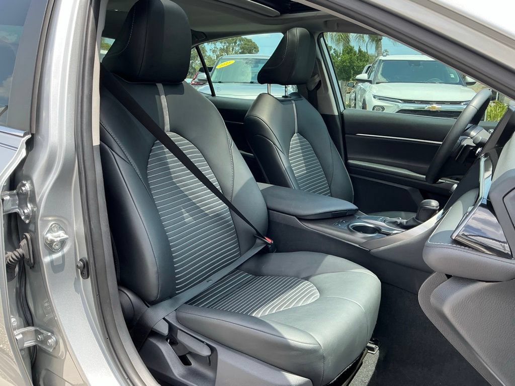 Used 2024 Toyota Camry SE w/ Cold Weather Package FWD image 18