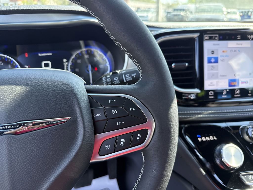 New 2026 Chrysler Pacifica Limited w/ Trailer Tow Group image 16