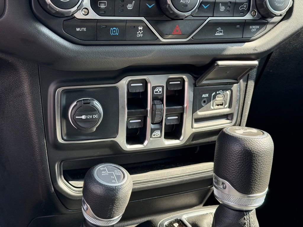 Used 2025 Jeep Wrangler Unlimited Sahara image 27