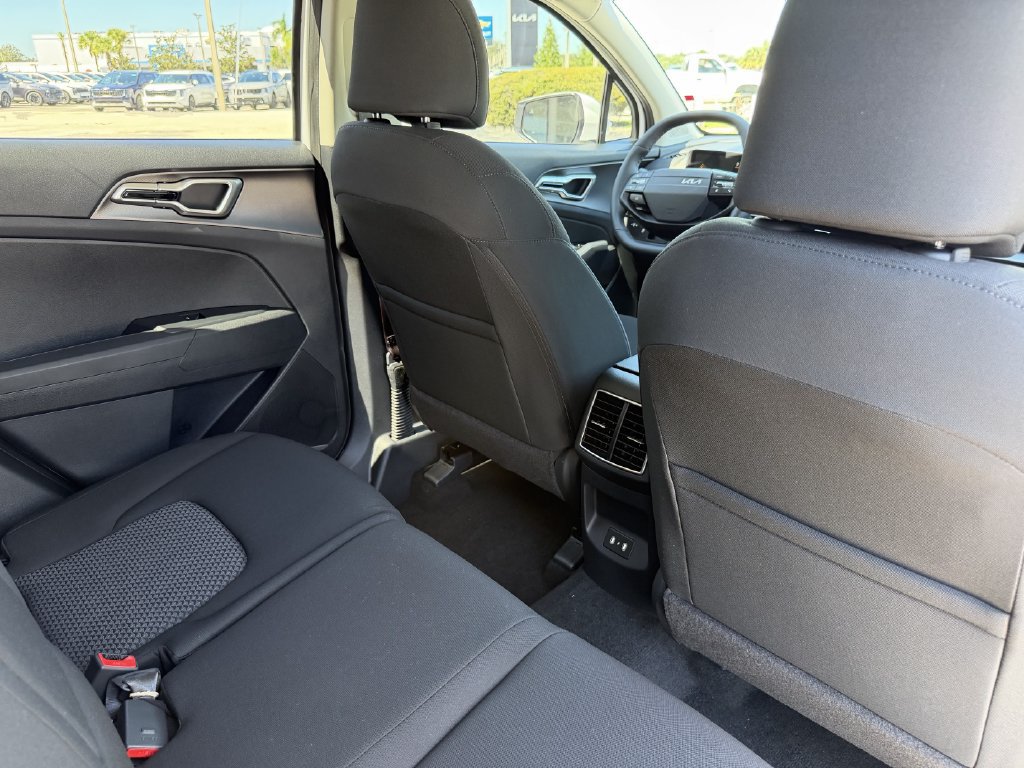 New 2027 Kia Sportage LX FWD image 17