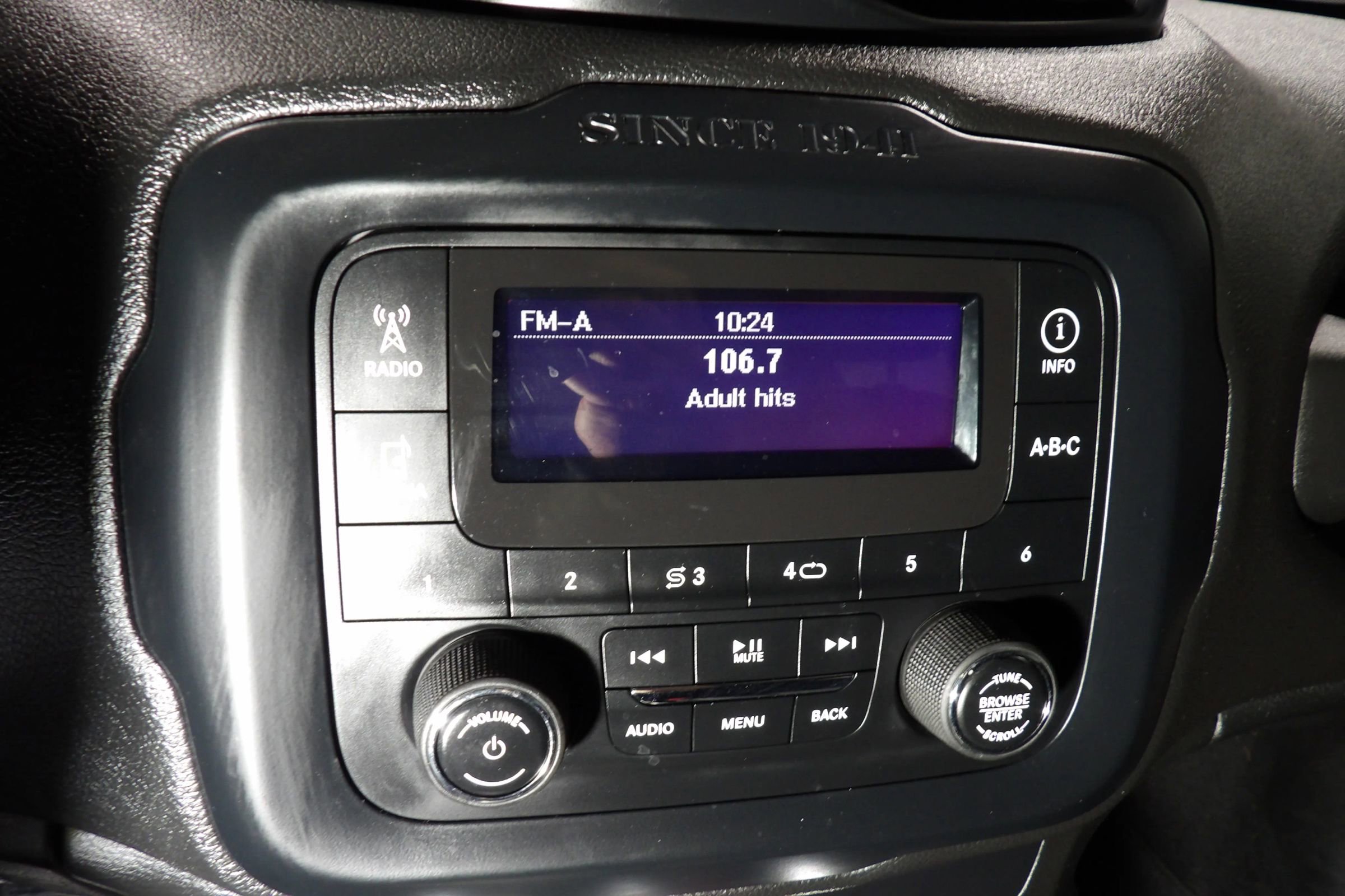 Used 2017 Jeep Renegade Sport w/ Power & Air Group FWD image 14