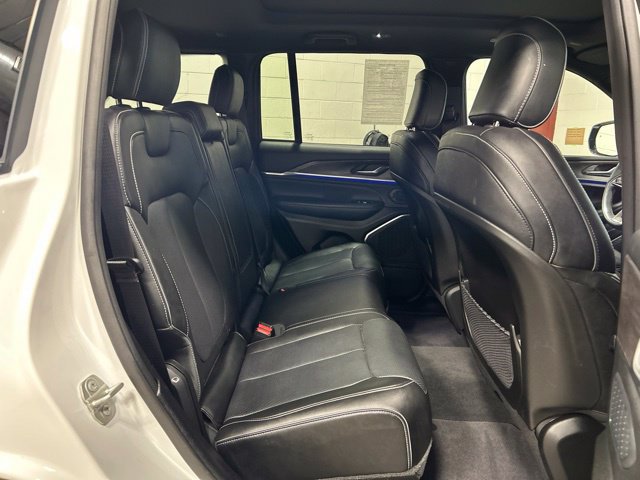 Used 2023 Jeep Grand Cherokee Overland AWD/4WD image 18