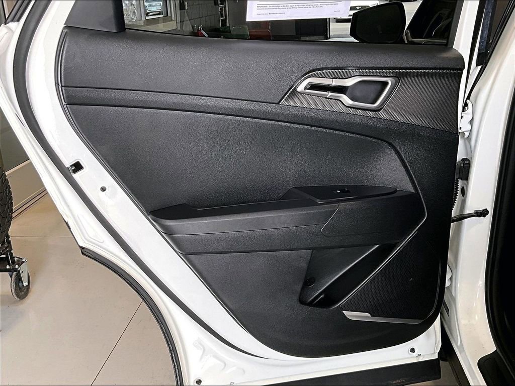 Used 2023 Kia Sportage LX image 19