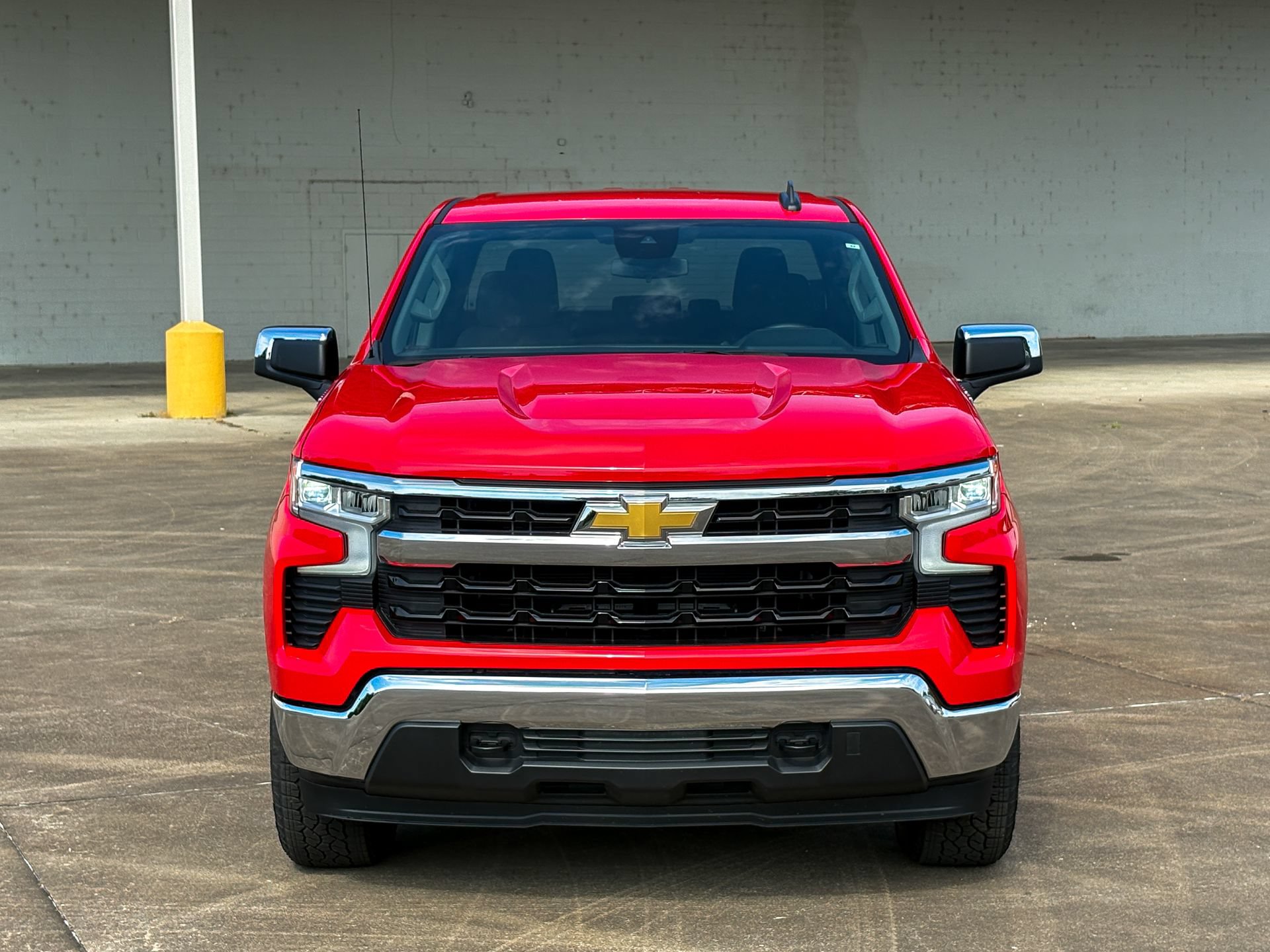 Used 2024 Chevrolet Silverado 1500 LT AWD/4WD image 4