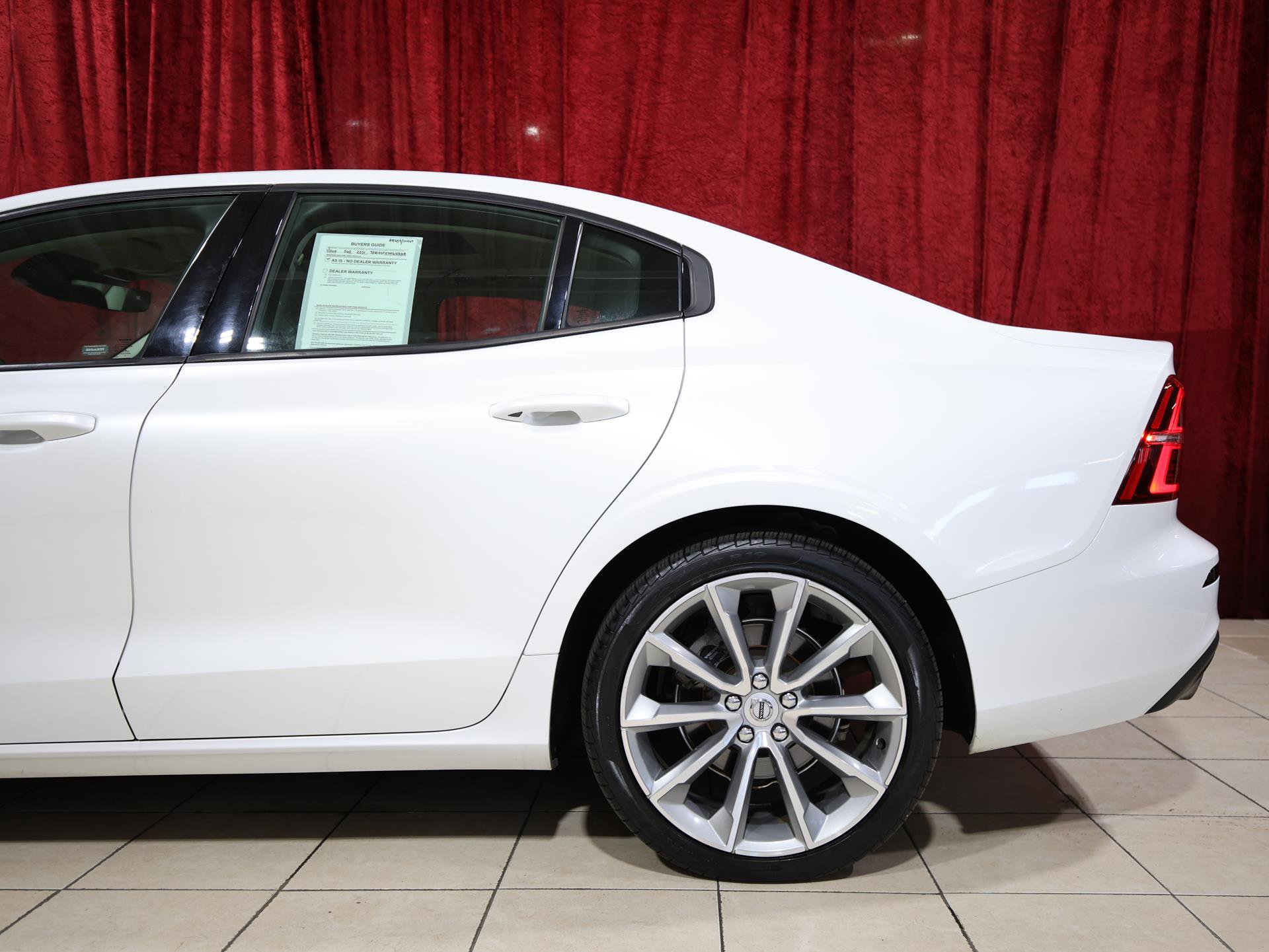 Used 2021 Volvo S60 T5 Momentum FWD image 6