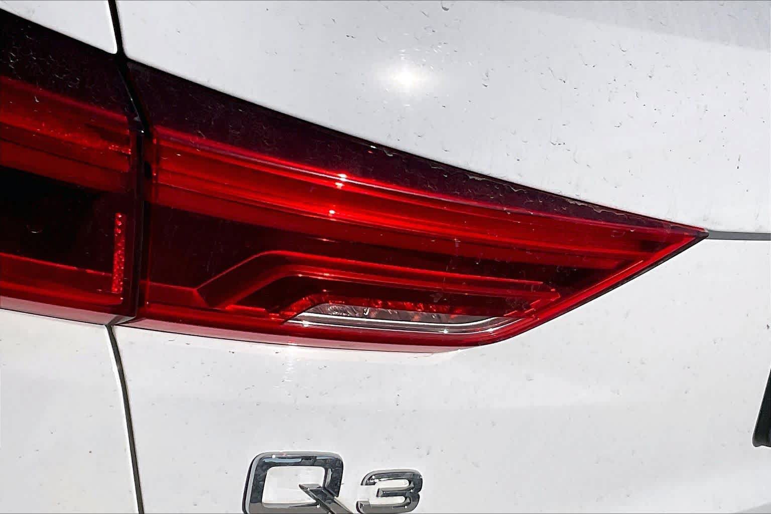 Used 2020 Audi Q3 2.0T Premium w/ Convenience Package AWD/4WD image 28