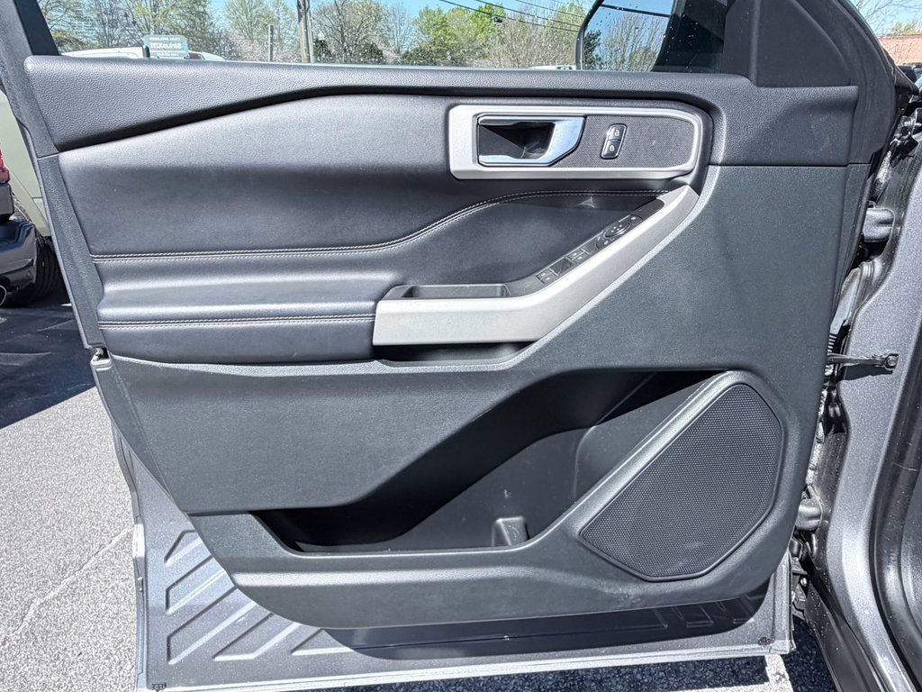 Used 2021 Ford Explorer XLT w/ Equipment Group 202A image 30