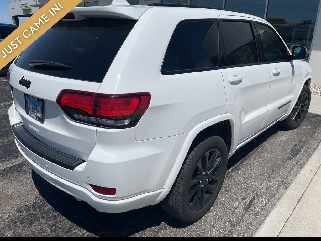 Used 2017 Jeep Grand Cherokee Altitude AWD/4WD image 5