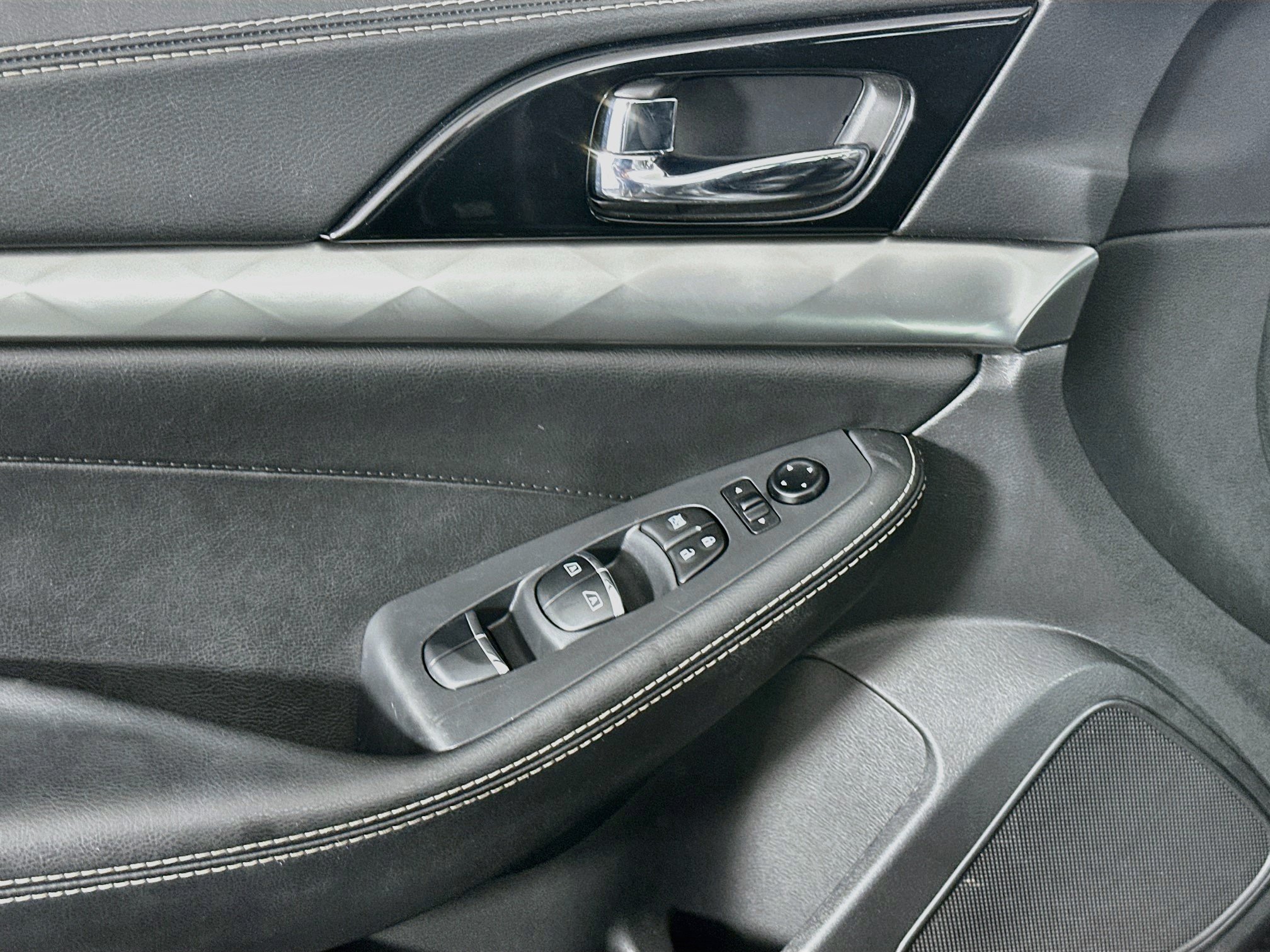 Used 2020 Nissan Maxima 3.5 SV w/ Floor Mat Group FWD image 15