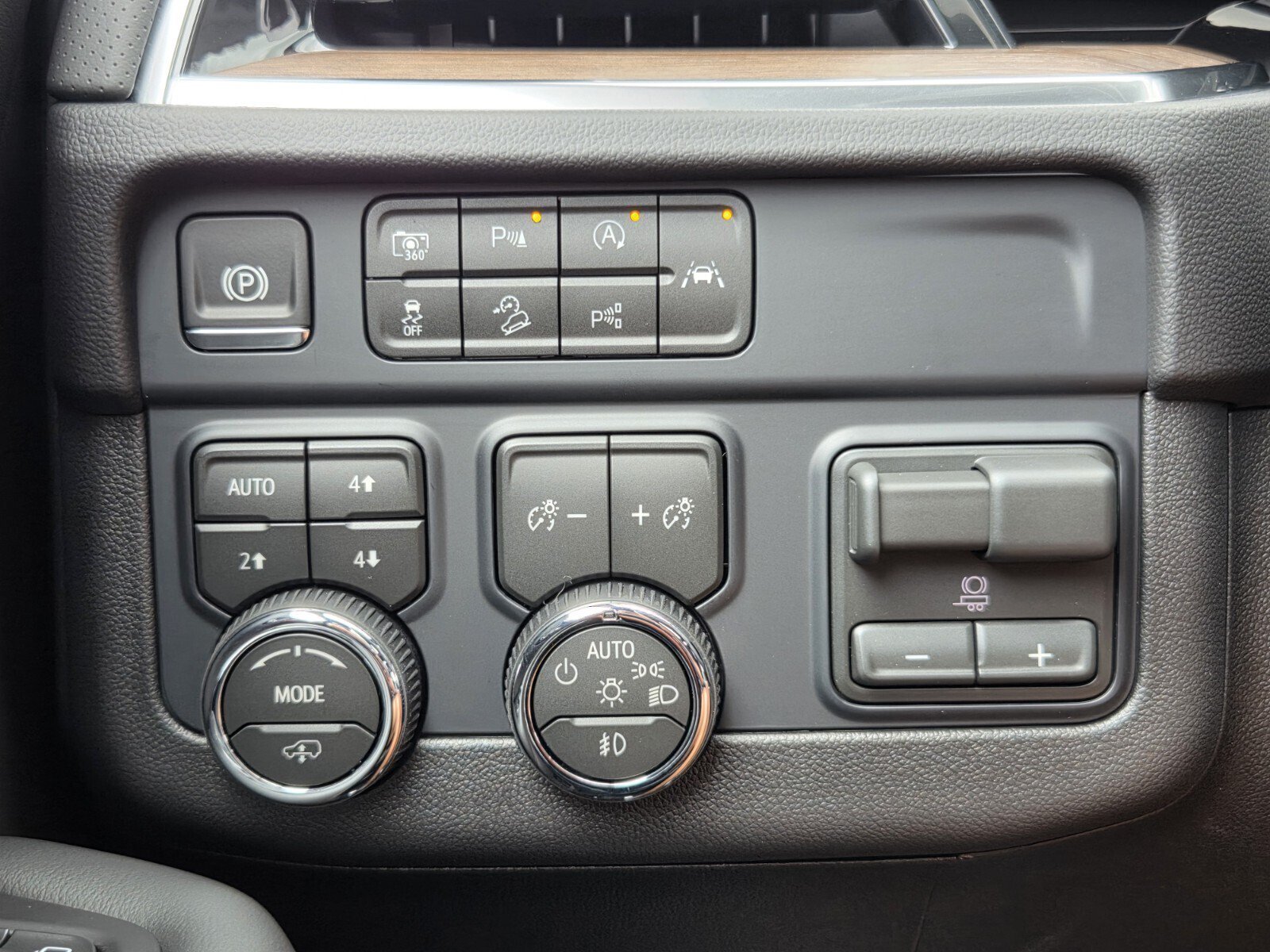 New 2026 Chevrolet Tahoe High Country AWD/4WD image 15