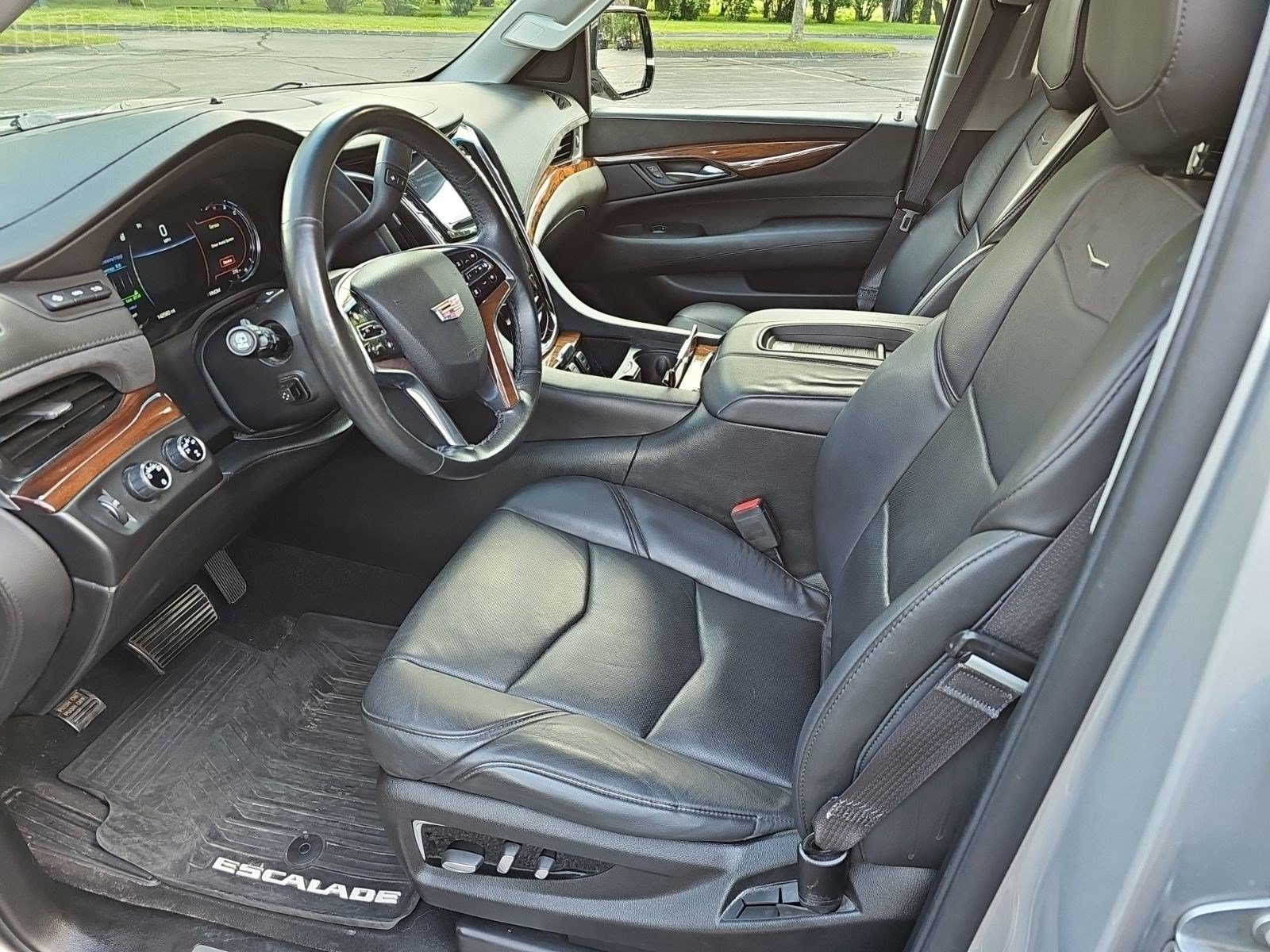 Used 2016 Cadillac Escalade ESV Luxury AWD/4WD image 19