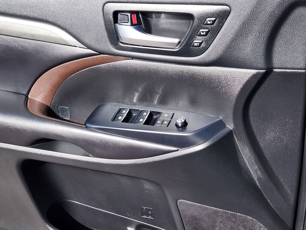 Used 2019 Toyota Highlander Limited Platinum image 13