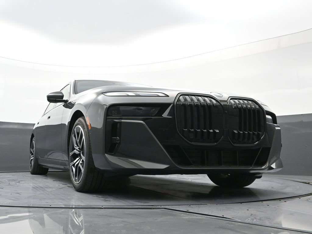 New 2026 BMW 750e xDrive image 24